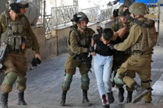 عمليات اعتقال ونهب للممتلكات في بيت أمر على يد قوات الاحتلال