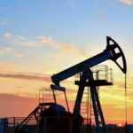 استقرار أسعار النفط بعد تقديرات أوبك للطلب وتراجع المخزونات في امريكا