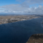 كاميرون يتفقد المناطق المتنازع عليها مع الأرجنتين في أرخبيلا