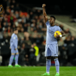 فينيسيوس يرفع رأسه عاليًا في وجه التمييز العنصري