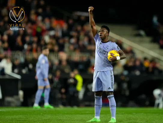 فينيسيوس يرفع رأسه عاليًا في وجه التمييز العنصري