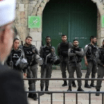 مئات المستوطنين يقتحمون الأقصى