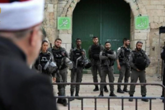 مئات المستوطنين يقتحمون الأقصى