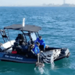 مظلة مساعدات تسقط في بحر تل أبيب