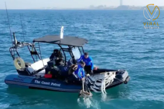 مظلة مساعدات تسقط في بحر تل أبيب