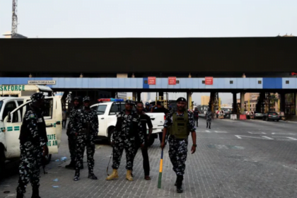 عصابات مسلحة تقتحم قرية في نيجيريا وتختطف أكثر من 100 شخص