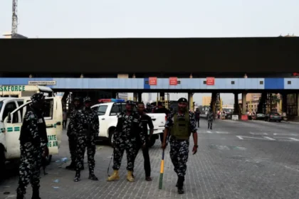 عصابات مسلحة تقتحم قرية في نيجيريا وتختطف أكثر من 100 شخص