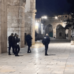 اعتداءات الاحتلال على المصلين والمقدسيين في باب الساهرة بعد اقتحام الأقصى