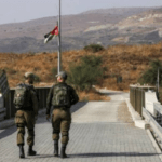 الاحتلال يعتقل مسلحين بعد اجتيازهم الحدود مع الأردن