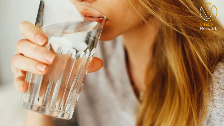 ما هو تأثير شرب الماء على عملية إنقاص الوزن؟