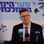 ساعر يتوعد بالرحيل عن حكومة نتنياهو في وقت قريب