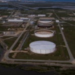 زيادة في مخزونات النفط الخام والبنزين الأمريكية