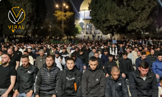 حضور 45 ألف للصلاة في المسجد الأقصى خلال العشاء والتراويح