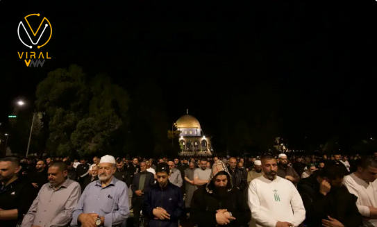 توافد 40 ألف مصلٍ على المسجد الأقصى لأداء صلاتي التراويح والعشاء