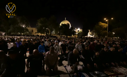 25 ألف مصلٍ يؤدون صلاتي العشاء والتراويح في المسجد الأقصى
