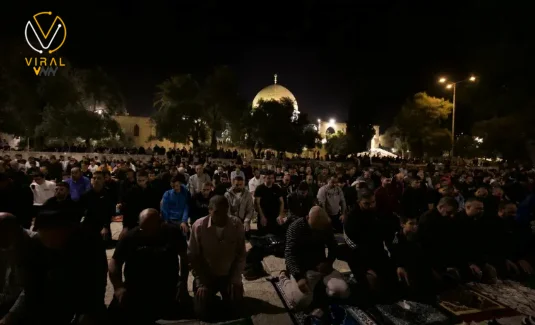25 ألف مصلٍ يؤدون صلاتي العشاء والتراويح في المسجد الأقصى