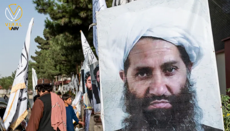 زعيم طالبان يؤدي صلاة عيد الفطر