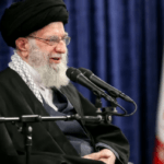 الزعيم الإيراني خامنئي يصدر تحذيرًا جديدًا لإسرائيل وتل أبيب ترد بحزم