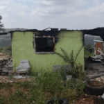 مستوطنون يشعلون حريقاً في غرفة زراعية غرب سلفيت