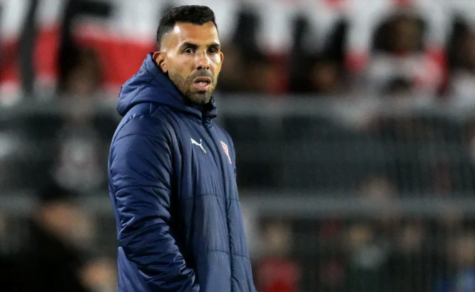 نجم الكرة الأرجنتيني ينقل إلى المستشفى بسبب مشاكل صحية