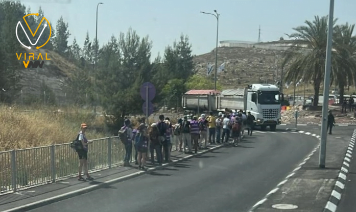 هجوم مستوطنين على شاحنات مساعدات متجهة إلى غزة