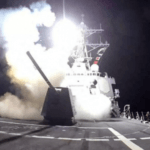 الحوثيون يعلنون استهداف سفينة في مياه البحر الأحمر