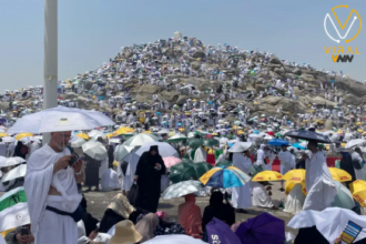 حجاج بيت الله في رحلتهم من عرفات إلى مزدلفة