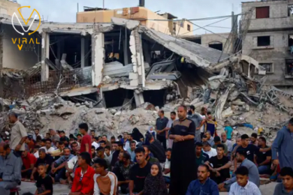 أهالي غزة يؤدون صلاة العيد رغم دمار منازلهم