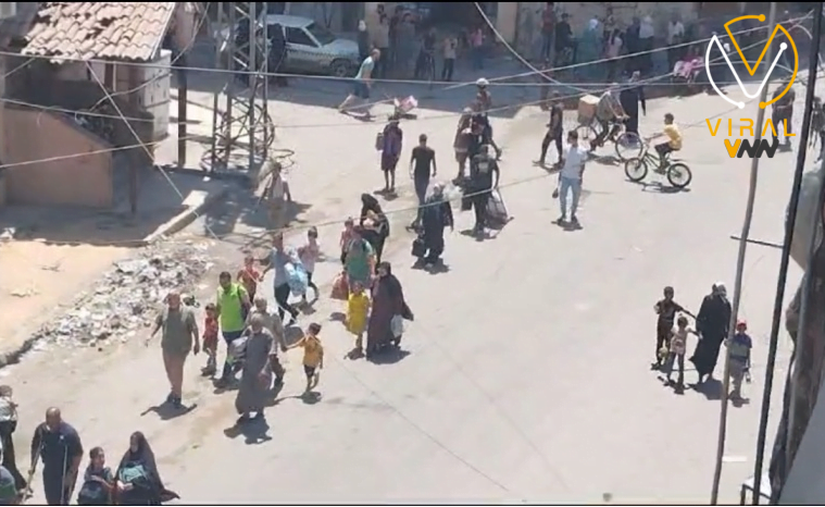 القصف يجبر آلاف السكان على مغادرة حي الشجاعية