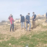 اقتحام مستوطنين لموقع أثري في بيت أمر