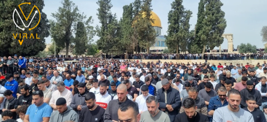 الأقصى يشهد حضور 35 ألف مصلي في صلاة الجمعة