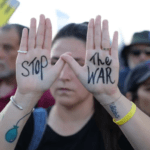 اعتقال متظاهرين يطالبون بصفقة تبادل من قبل الشرطة الإسرائيلية