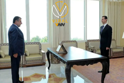 اعتقال مسؤول سوري سابق في أمريكا بتهم الجرائم الحربية اعتقال مسؤول سوري سابق في أمريكا بتهم الجرائم الحربية حيث اعتقلت السلطات الأمريكية سمير عثمان الشيخ، الذي شغل مناصب عدة في أجهزة الأمن السورية، بما في ذلك محافظ دير الزور سابقًا، بتهمة ارتكاب جرائم حرب وضد الإنسانية في سوريا. يعد الشيخ مسؤولاً عن سجن عدرا، والذي كان معروفاً بتعذيب وقتل المعتقلين السياسيين والمعارضين للنظام السوري. تم اعتقاله في لوس أنجلوس قبل رحيله إلى بيروت، حيث كانت تذكرته للسفر ذهابًا فقط. الشيخ يقيم في الولايات المتحدة منذ عام 2020، بعد أن حصلت زوجته على الجنسية الأمريكية، وكان يسعى هو الآخر للحصول على الجنسية الأمريكية. اعتقاله جاء بناءً على تقارير من المنظمات السورية، والتي كشفت هويته كمدير سابق لسجن عدرا في بداية عام 2022، مما أدى إلى التعاون بين تلك المنظمات والسلطات الأمنية الأمريكية للإطاحة به. قمع ومجازر وفقًا للبيان الصادر عن المنظمة السورية للطوارئ، فإن الشيخ عين من قبل الرئيس السوري بشار الأسد في عام 2011 بعد تقاعده عام 2010، ليعود ويتولى منصب محافظ ورئيس اللجنة الأمنية في دير الزور. كانت مهمته الرئيسية تقميع المظاهرات واستخدام القمع ضد المتظاهرين. البيان أوضح أيضًا أن الشيخ كان مسؤولًا عن العديد من المجازر، من بينها مجزرة الجورة والقصور في دير الزور عام 2012، التي أدت إلى استشهاد أكثر من 450 مدنيًا. هذه التهم تعكس خطورة أفعاله ودوره في انتهاكات حقوق الإنسان الجسيمة في سوريا خلال النزاع الدائر هناك. إشراف على التعذيب وفقاً لصحيفة "نيويورك تايمز"، كان الشيخ يدير سجن عدرا منذ عام 2005 إلى 2008، وهو السجن المعروف بمشارف العاصمة دمشق حيث يعتقل النظام السوري المنشقين السياسيين والمتظاهرين والمدنيين الآخرين. خلال فترة إدارته، تم اتهامه من قبل معتقلين سابقين بسوء معاملتهم وتعذيبهم، وهو ما نقلته صحيفة "نيويورك تايمز" استناداً إلى إفادة خطية قدمها محقق في وزارة الأمن الداخلي الأمريكية. المعتقلون السابقون أفادوا أن الشيخ كان يوافق على عمليات الإعدام وشهد على إعدام السجناء بالشنق. كما كان يشرف شخصياً على تعذيب المعتقلين وكان يصدر الأوامر بذلك. هذه التفاصيل تسلط الضوء على دوره في إرتكاب جرائم حرب وانتهاكات خطيرة لحقوق الإنسان أثناء فترة توليه مسؤولية السجن. محاولات فرار فاشلة خلال الأشهر الأخيرة، قامت دول أوروبية بإلقاء القبض على عدد من المجرمين الذين فروا من سوريا بعد ارتكابهم جرائم حرب، وقد تم محاسبتهم على أراضيها. في ألمانيا، تم اعتقال خمسة أشخاص في بداية يوليو بتهم ارتكاب جرائم حرب في سوريا، بينهم أربعة فلسطينيين سوريين. وفي السويد، تم توقيف ثلاثة أشخاص يشتبه بضلوعهم في جرائم ضد الإنسانية في سوريا عام 2012. وفي فرنسا، صدرت أحكام بالسجن المؤبد ضد ثلاثة مسؤولين سوريين سابقين، بعد إدانتهم في قضايا ارتكاب جرائم ضد الإنسانية، بما في ذلك علي مملوك، الذي كان رئيساً سابقاً لمكتب الأمن القومي، وجميل حسن، الرئيس السابق لجهاز المخابرات الجوية، وعبد السلام محمود، الرئيس السابق لفرع التحقيق في هذا الجهاز. أما في سويسرا، فتمت محاكمة رفعت الأسد، شقيق الرئيس السوري السابق حافظ الأسد، بتهمة ارتكاب مجزرة في حماة في الثمانينات من القرن الماضي. هذه الأحكام والاعتقالات تعكس التزايد في الجهود الدولية لمحاسبة الأشخاص المتهمين بارتكاب جرائم حرب وانتهاكات خطيرة لحقوق الإنسان في سوريا، والذين لجأوا إلى الدول الأوروبية وغيرها بعد ارتكابهم لتلك الجرائم. المصدر : الجزيرة يهمك ايضا: غالانت يكشف تطورات صفقة التبادل وعراقيلها المحتملة يمكنكم معرفة المزيد من الاخبار من خلال موقعنا ،كما يمكنكم متابعتنا عبر فيسبوك,تويتر,انستجرام,تيليجرام.