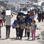 الاحتلال يجبر سكان جنوب خان يونس على إخلاء منازلهم