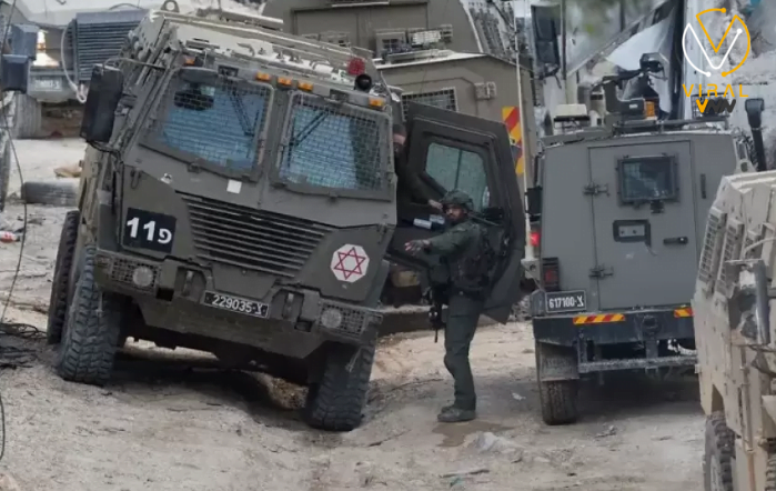 قوات الاحتلال تشن عمليات دهم في طولكرم وتعتقل مواطنين