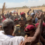 البرهان في جولة تفقدية للمناطق السودانية التي ضربتها الفيضانات