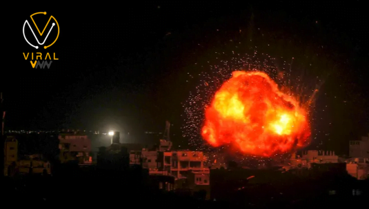 الاحتلال يقصف منزلاً في دير البلح