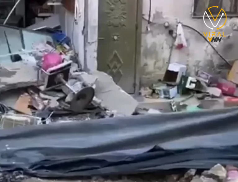 جرافات الاحتلال تستمر في تدمير مخيم طولكرم