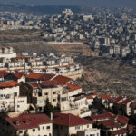 اعتداءات مستوطنين تتسبب في حرق سيارات شرق رام الله