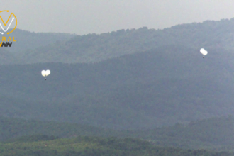 كوريا الشمالية تطلق بالونات محملة بمخلفات على الحدود مع جارتها الجنوبية