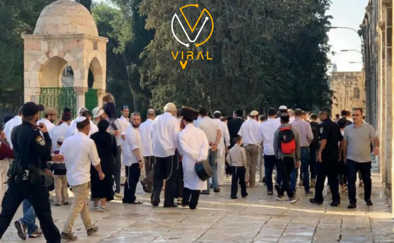 مستوطنون يقتحمون المسجد الأقصى تحت حماية الاحتلال