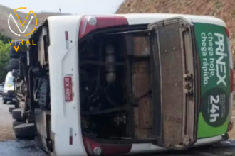 مصرع 3 لاعبين في حادث انقلاب حافلة فريق في البرازيل