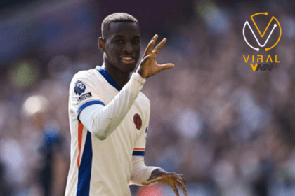 جاكسون يوزع مساعدات على بلدته