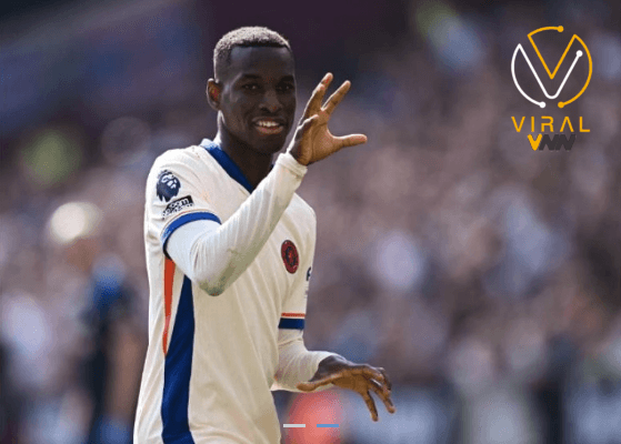 جاكسون يوزع مساعدات على بلدته