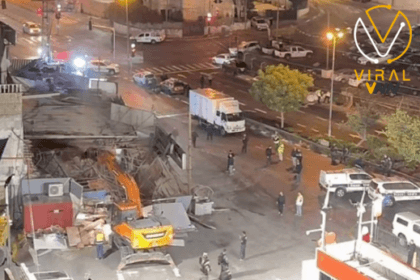 قوات الاحتلال تقوم بهدم منازل في مخيم شعفاط