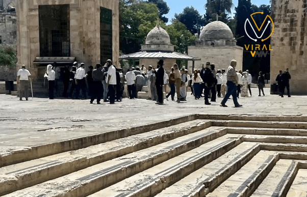 اقتحام عشرات المستوطنين لباحات المسجد الأقصى