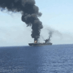 استهداف سفينة بقذيفة ووقوع أضرار قرب الحديدة