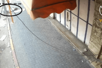 قوات الاحتلال تصيب شاب بالرصاص في الخليل