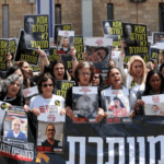 ضغط من عائلات الأسرى الإسرائيليين على الكنيست لإبرام صفقة تبادل