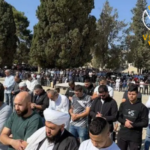 عشرات الآلاف يؤدون صلاة الجمعة في رحاب المسجد الأقصى